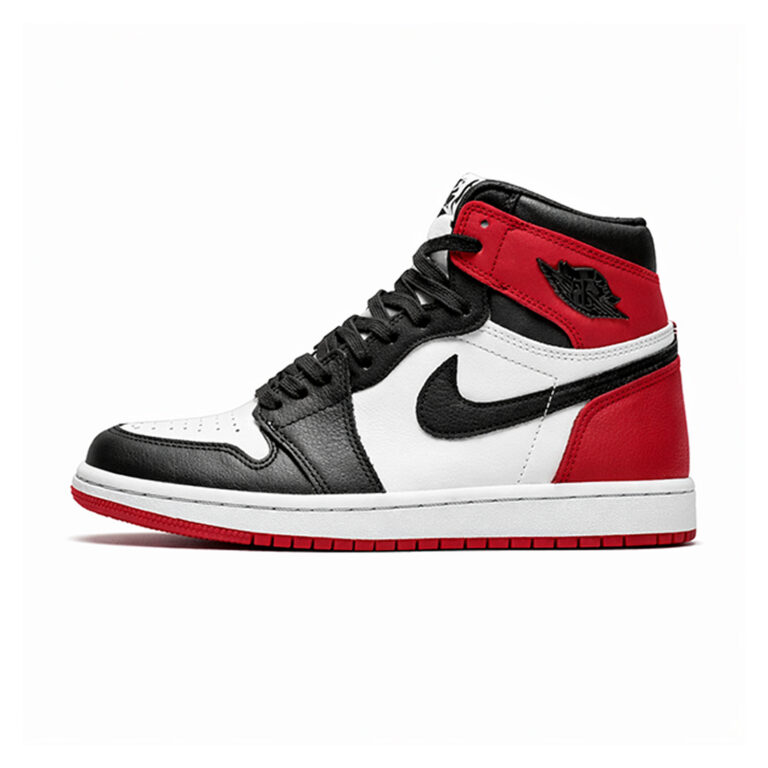 Air Jordan 1 Retro High Satin Black Toe – vedere spre stânga