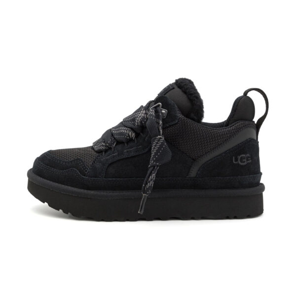 UGG Lowmel Black, orientat spre stânga pe fundal alb