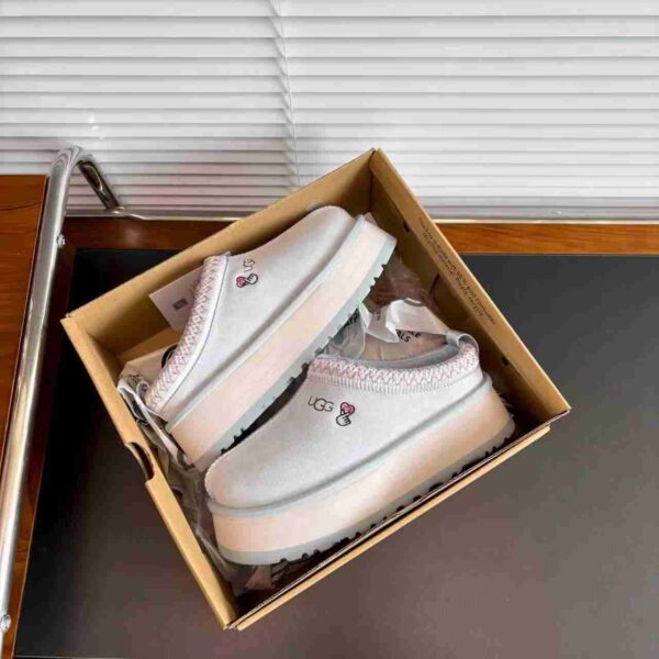 UGG Tazz Slipper Love 25 Baby Fog - imagine 5