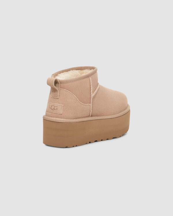 UGG Classic Ultra Mini Platform Sand, vedere din spate
