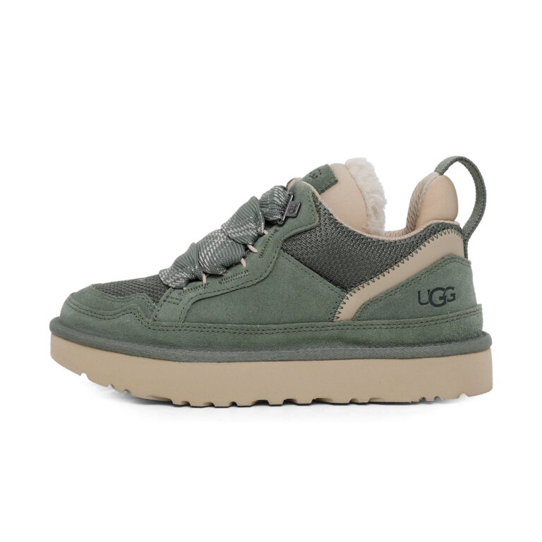 UGG Lowmel Deep Shade, orientat spre stânga pe fundal alb