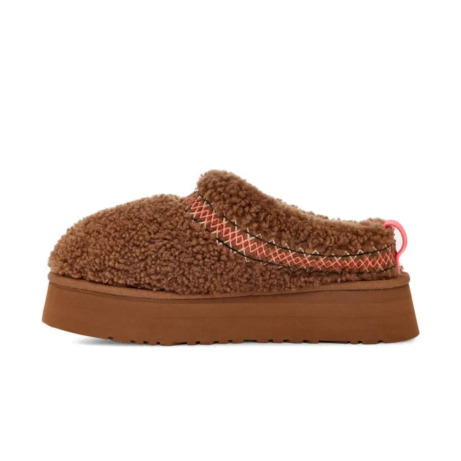 UGG Tazz Slipper Heritage Braid Hardwood, orientat spre stânga pe fundal alb