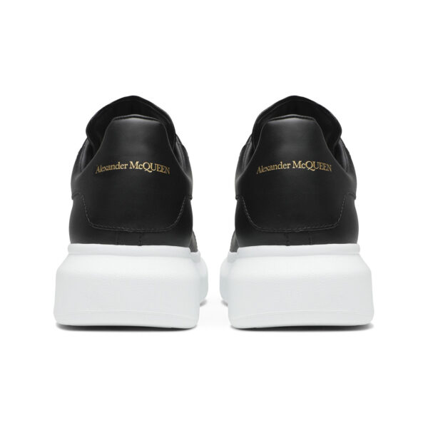 Alexander McQueen Oversized Sneaker Black/White, pereche, vedere din spate