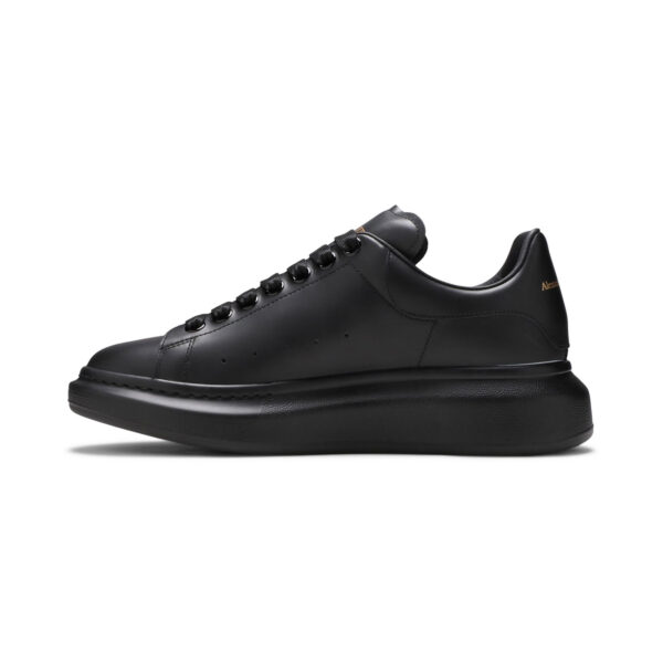 Alexander McQueen Oversized Sneaker Full Black, profil lateral opus