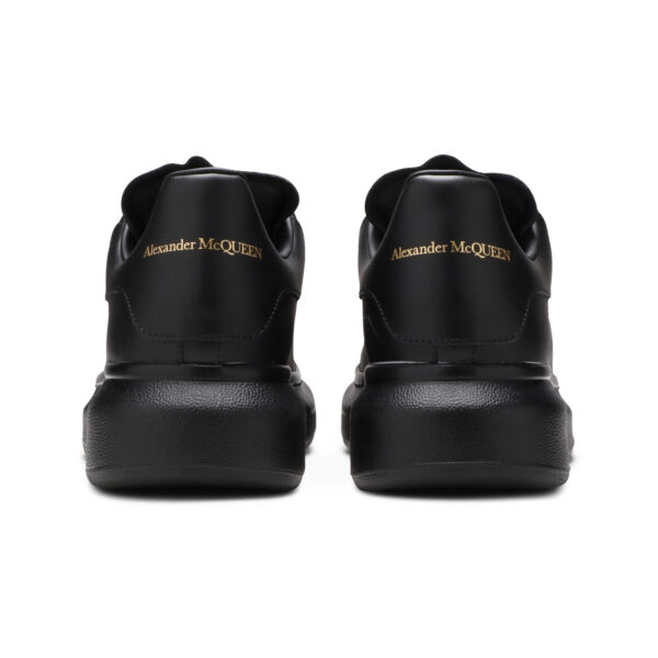Alexander McQueen Oversized Sneaker Full Black, pereche, vedere din spate