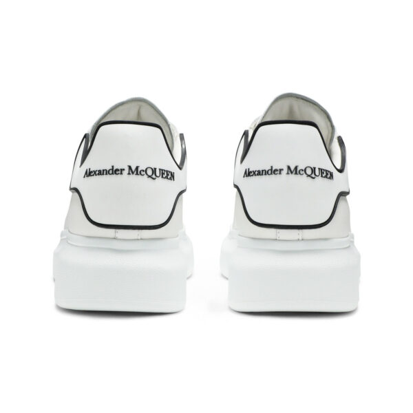 Alexander McQueen Oversized White Lace Up, pereche, vedere din spate
