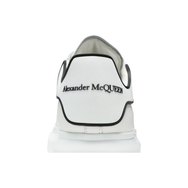 Alexander McQueen Oversized White Lace Up, detaliu călcâi și logo